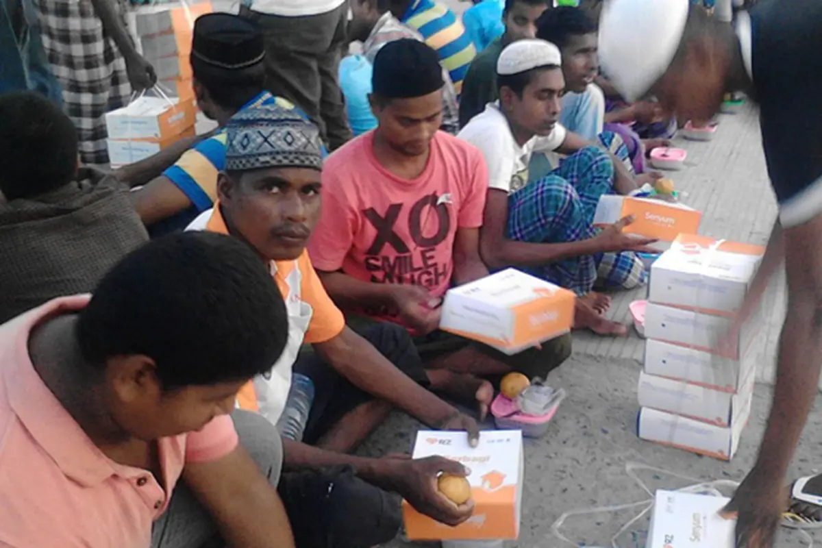 Pengungsi Rohingya Terima 800 Paket Berbuka Puasa