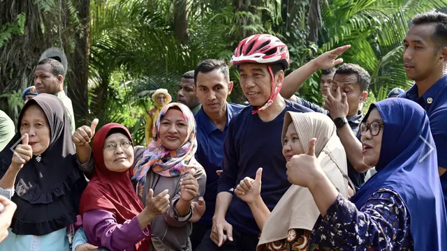 Presiden Joko Widodo atau Jokowi memanfaatkan libur akhir pekan pada Minggu pagi (17/9/2023) untuk bersepeda keliling Kebun Raya Bogor, Jawa Barat.