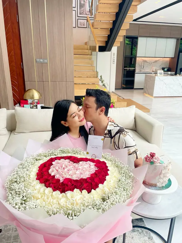 Jelang 13 Tahun Pernikahan, Ini 7 Pemotretan Titi Kamal dan Christian Sugiono