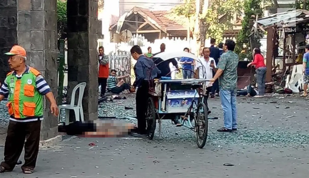 Suasana pasca ledakan gereja di Gereja Katolik Santa Maria, Gubeng, Surabaya, Minggu (13/5) Bom meledak di tiga gereja di Surabaya. (Liptan6.com/Istimewa)