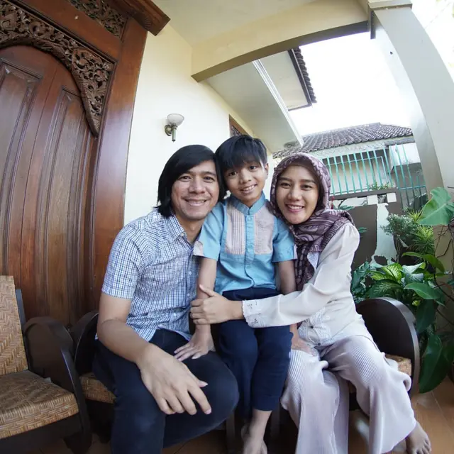 Dikaruniai Anak Kedua, Ini 6 Potret Sony J-Rocks dan Istri yang Jarang Tersorot