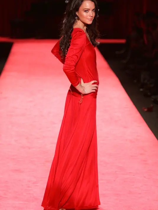 "Egor menyerangku hingga beberapa kali. Ia juga memelintir tanganku hingga aku berteriak," ungkap Lindsay hingga berurai airmata. (AFP/Bintang.com)