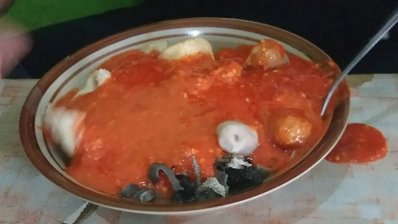 Apes Banget, 6 Momen Mengesalkan Pas Beli Makanan