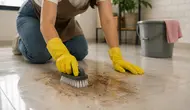 Cara Menghilangkan Noda Membandel di Lantai dengan Mudah, Pakai Bahan Sederhana di Rumah