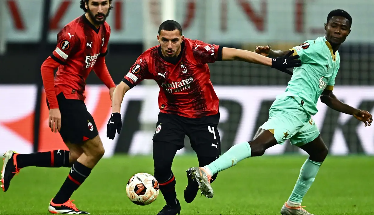 I Rossoneri membuka keunggulan lewat gol Olivier Giroud di menit ke-34. (GABRIEL BOUYS/AFP)