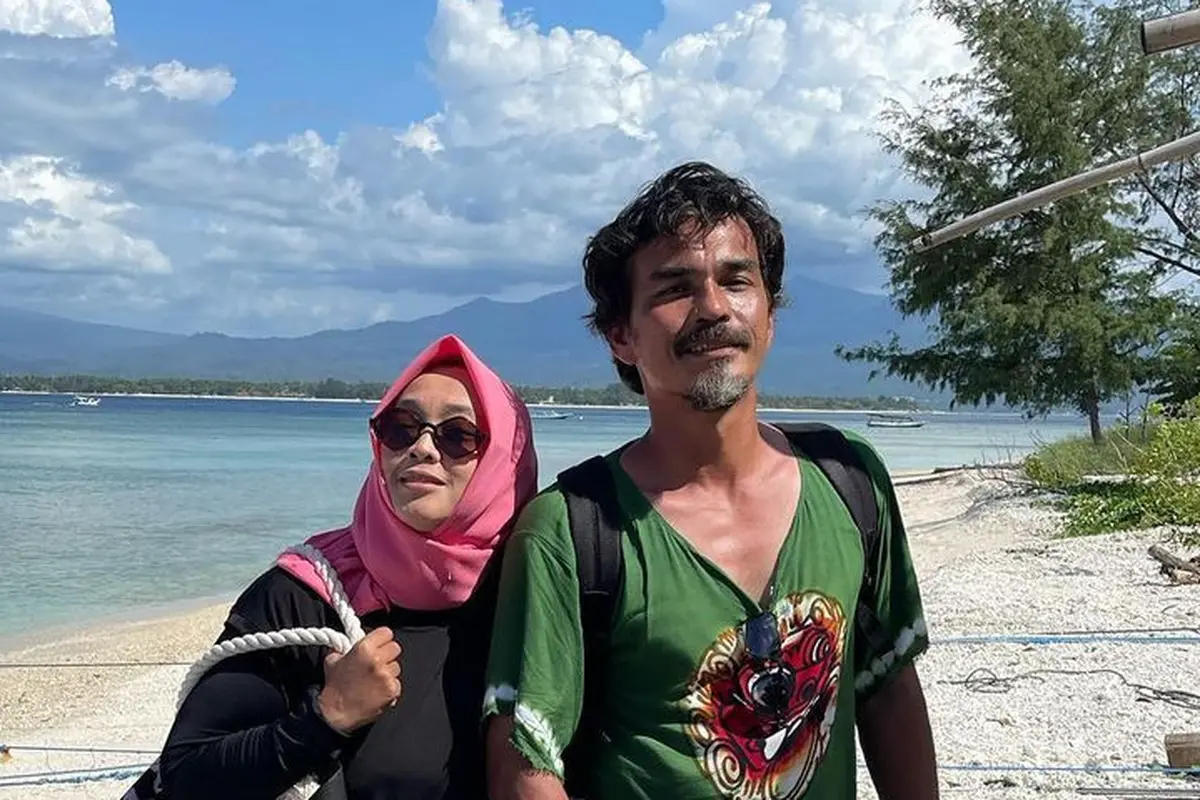 Teddy Syach dan Rina Gunawan