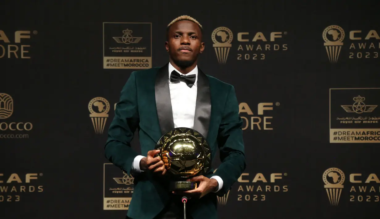 Pemain Nigeria, Victor Osimhen Victore Osimhen dinobatkan menjadi pemain terbaik Afrika 2023 oleh Konfederasi Sepak Bola Afrika (CAF) di Marrakesh, Maroko, Selasa 12 Desember 2023. (AFP/STR)