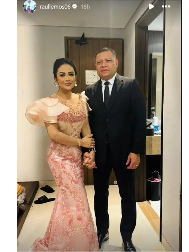 6 Potret Krisdayanti di Malam Resepsi Nadine Kaiser, Tampil Senada dengan Amora