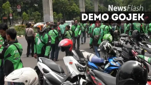 Ribuan driver Gojek berunjuk rasa di sejumlah titik di Ibu Kota, termasuk kawasan Bundaran Hotel Indonesia, Jalan MH Thamrin, Jakarta Pusat.