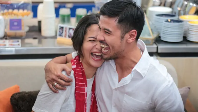 [Bintang] Chicco Jerikho dan Putri Marino