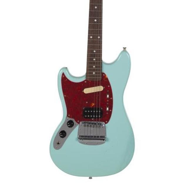 Cardigan Bolong Kurt Cobain Terlelang Seharga Rp4,6 Miliar