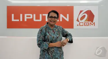 Menteri Pemberdayaan Perempuan dan Perlindungan Anak Yohana Susana Yembise melakukan kunjungan ke kantor Liputan6.com, Jakarta, Senin (19/5/2015). Yohana berkeliling melihat aktivitas redaksi dan melakukan interview khusus. (Liputan6.com/JohanTallo)