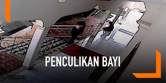 VIDEO: Terekam CCTV, Penculikan Balita di Halaman Masjid