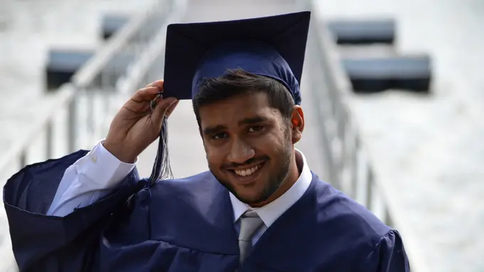 Beasiswa untuk generasi muda