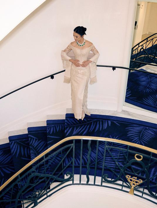 <p>Raline Shah dalam keterangan tertulisnya berujar ,&rdquo;Saya tetap ingin memperkenalkan kecantikan busana khas kita, terutama kebaya, di acara-acara yang kerap menjadi pusat perhatian para pemerhati dunia hiburan dan fashion." (Foto: Instagram/ ralineshah)</p>