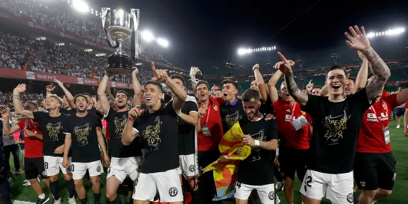 Kegembiraan Pemain Valencia Raih Juara Copa Del Rey
