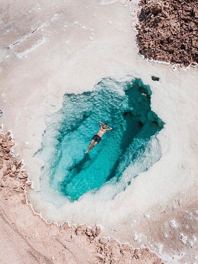 6 Potret Indah Siwa Oasis, 'Kolam Renang' Alami di Tengah ...