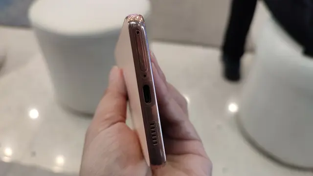 Samsung Galaxy A53 5G hadir tanpa audio jack 3,5 mm (Liputan6.com/Giovani Dio Prasasti)