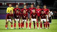 Timnas Indonesia menurunkan tiga pemain yang sebelumnya jarang menjadi starter, di antaranya Syahrul Trisna Fadillah, Sani Rizki dan Edo Febriansyah. (Bola.com/Maheswara Putra)