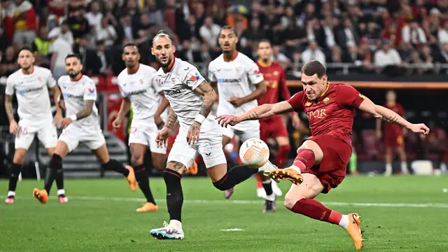 Foto: Aksi-Aksi Menegangkan di Depan Gawang yang Tidak Membuahkan Gol dalam Partai Final Liga Europa