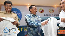 Citizen6, Purwakarta: Di depan peserta rapat kerja Jero Wacik menekankan dukungannya kepada PLN agar mendapatkan gas untuk memenuhi kebutuhan bahan bakar pembangkit sehingga dapat menurunkan subsidi listrik. (Pengirim: Agus Trimukti)