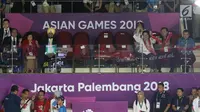 Presiden RI ke-5, Megawati Sukarnoputri (ketiga kanan) bersama Kepala BIN, Budi Gunawan saat menyaksikan final bulu tangkis putra perseorangan Asian Games 2018 di Istora GBK, Jakarta, Selasa (28/8). (Liputan6.com/Helmi Fithriansyah)