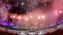 Pesta kembang api mewarnai upacara penutupan SEA Games 2019 di Stadion New Clark City, Filipina, Rabu (11/12). Filipina menjadi juara umum pada gelaran kali ini. (Bola.com/M Iqbal Ichsan)