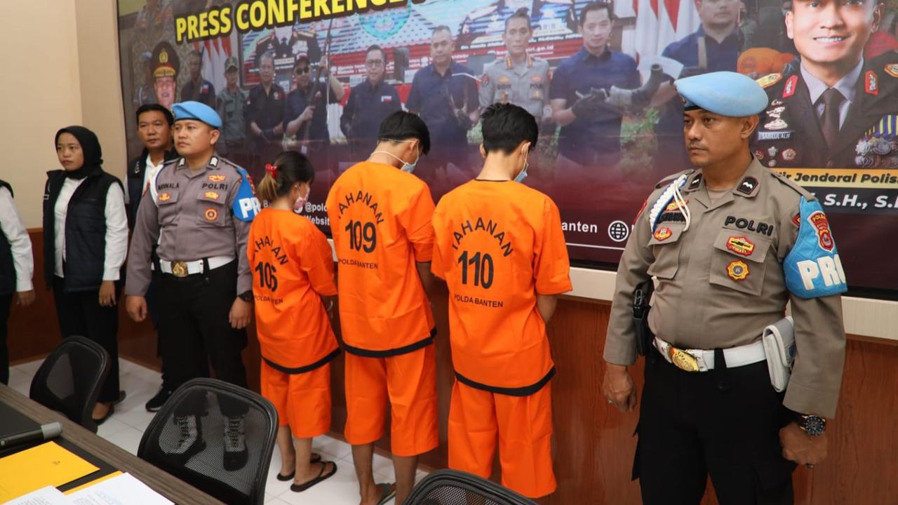 Tiga orang ditangkap Polda Banten karena mempromosikan judi online melalui media sosial atau medsos di akun Instagram.