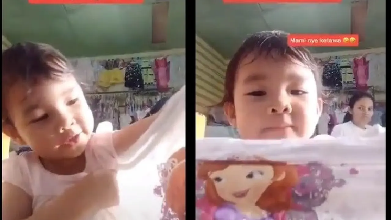 bocah bantu ibu berjualan baju