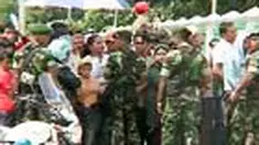 Pemakaman almarhumah Ainun Habibie, Selasa siang tak hanya ramai kalangan pejabat. Sejumlah warga juga memadati area pemakaman tersebut. 
