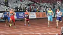 Pelari cepat Indonesia, Lalu Muhammad Zohri (keempat kiri) saat kualifikasi lari 100 meter Asian Games 2018 di Stadion GBK, Jakarta, Sabtu (25/8). Lalu M Zohri mencatat waktu 10,27 detik dan berhak tampil di semifinal. (Liputan6.com/Helmi Fithriansyah)