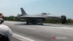 Pesawat Tempur TNI Mendarat di Tol Probolinggo