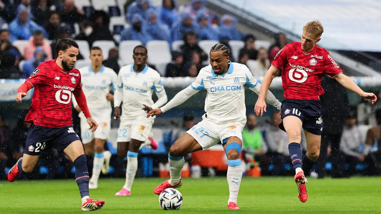 Foto: Aksi Disiplin Calvin Verdonk Saat Bantu Lille Comeback atas Marseille, Modal Bagus di FIFA Series 2026