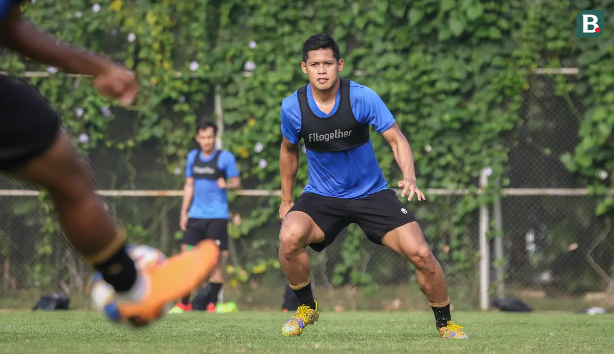 Sepanjang BRI Liga 1 2021/22, Taufik Hidayat memang baru mendapatkan sedikit kesempatan bermain dengan menyumbangkan 1 gol dan 1 assist sejauh ini. Meskipun begitu, STY tahu betul bagaimana kualitasnya saat debut bersama Timnas Indonesia U-23 melawan Australia. (Bola.com/Bagaskara Lazuardi)