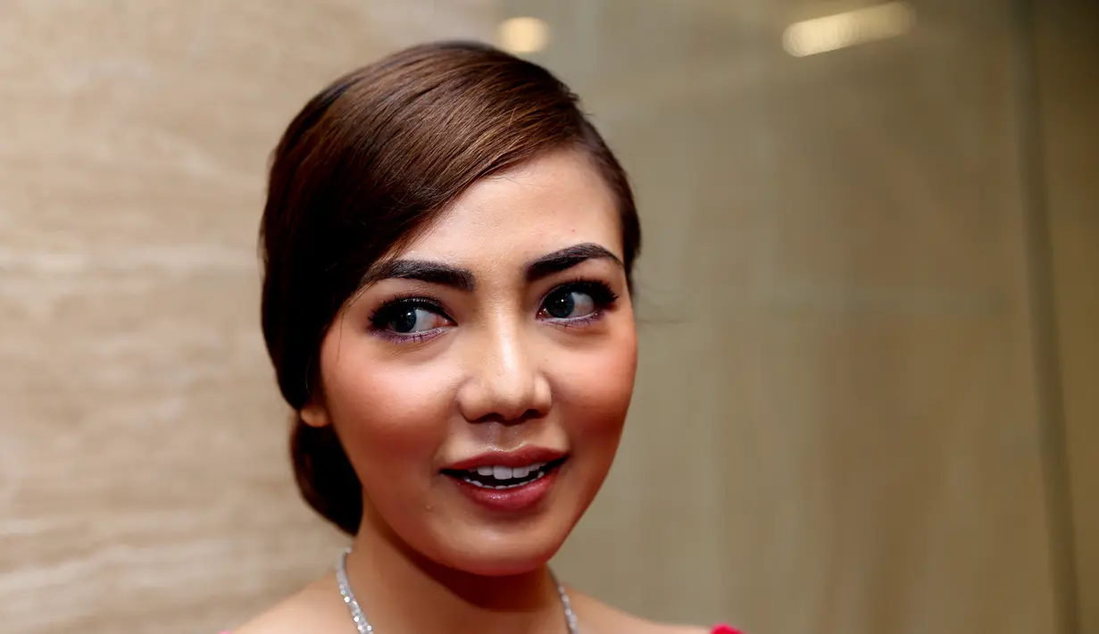 Aktris cantik berdarah Batak ini merupakan pasangan dari Hamzah Nasution dan Agustini. (Wimbarsana/Bintang.com)