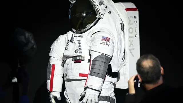 Prada Rilis Dalaman Baju Astronot NASA, Targetkan Orang-orang Super Kaya