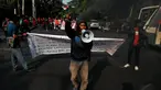 Puluhan mahasiswa Universitas Bung Karno (UBK) menggelar aksi unjuk rasa menolak UU Pilkada, Jakarta, (2/10/14). (Liputan6.com/Johan Tallo)