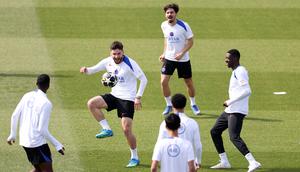 Dua klub raksasa Eropa akan saling bentrok pada leg pertama semifinal Liga Champions 2025/2026. (AFP/Franck Fife)