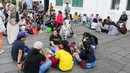 Sebagian besar warga datang berwisata di Kota Tua Jakarta bersama sanak keluarga maupun berkelompok atau komunitas. (Liputan6.com/Herman Zakharia)