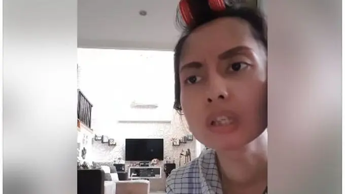 [Bintang] Arisan Pakai Dolar dan Baju Seragaman, Video Kocak Emak-emak Zaman Now Curhat Ini Kocak Banget