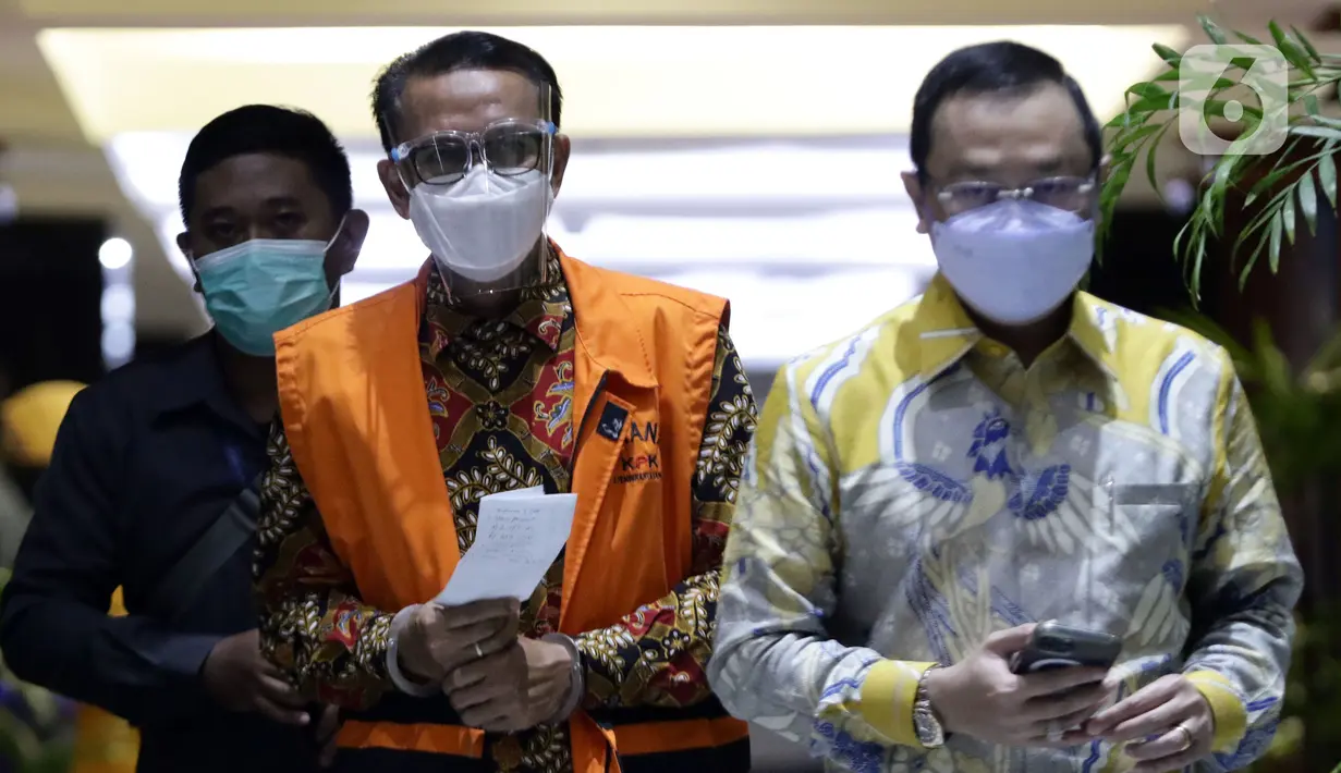 Gubernur nonaktif Sulawesi Selatan, Nurdin Abdullah usai menjalani sidang pembacaan putusan yang dilaksanakan virtual dari Pengadilan Tipikor Makassar di Gedung KPK, Jakarta, Senin (29/11/2021). Nurdin Abdullah dijatuhi hukuman 5 tahun penjara, denda Rp500 juta. (Liputan6.com/Helmi Fithriansyah)