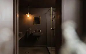 4 Warna Cat Kamar Mandi yang Bisa Membuat Ruangan Menjadi Lebih Kecil