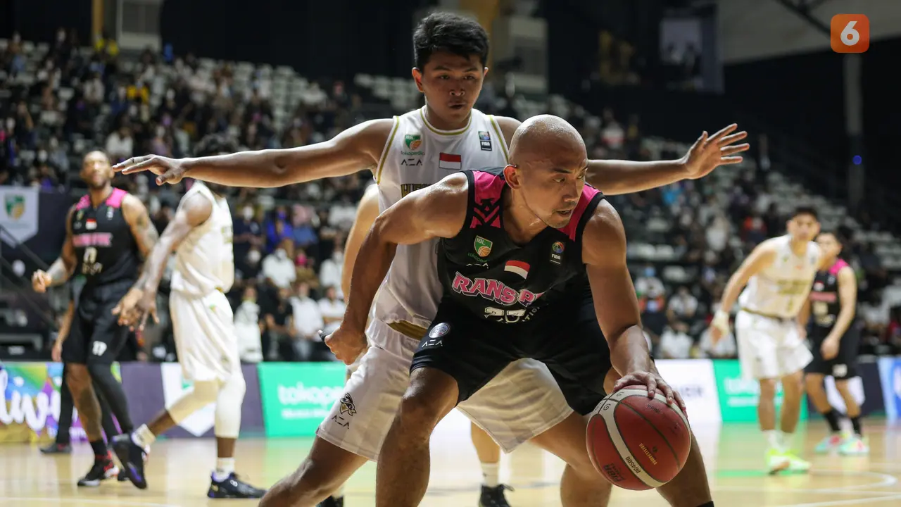 Foto: West Bandits Combiphar Solo Menangkan Laga Panas Melawan Rans PIK Basketball dengan Skor Telak