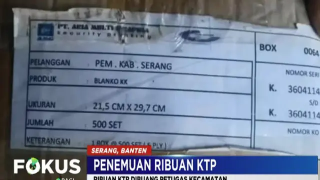Disdukcapil Serang musnahkan ribuan KTP yang dibuang di semak-semak daerah Cikande, Banten.