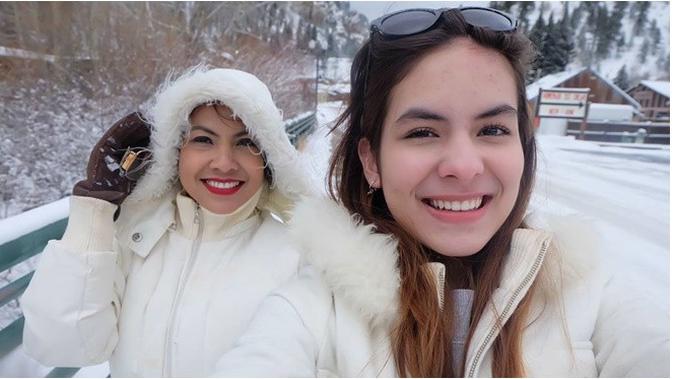 6 Potret Steffi Zamora dan Ibunda, Bak Kakak Adik - Hot ...