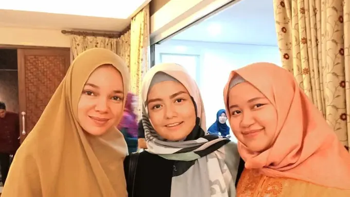 Tika Ramlan dan Dewi Sandra