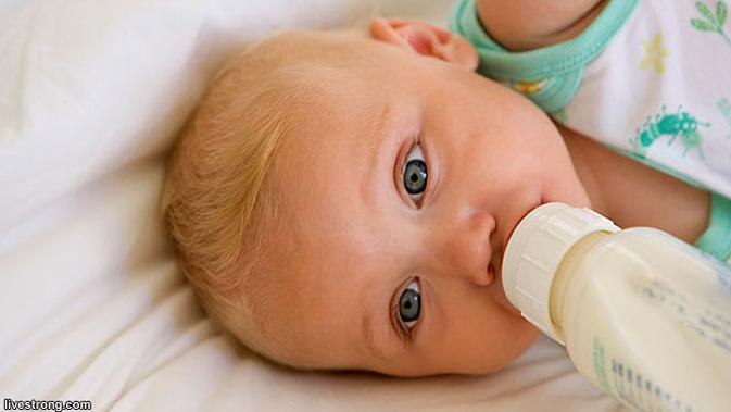 Tak Baik Membiasakan Bayi Minum Dari Botol Dan Dot Health Liputan6 Com