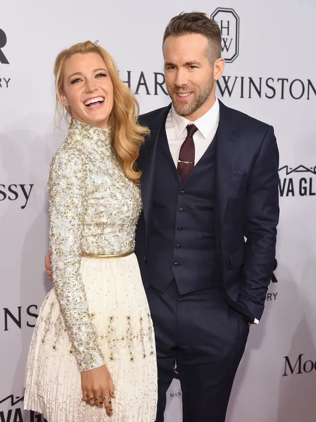 [Bintang] Selamat! Blake Lively Hamil Anak Kedua dengan Suami Ryan Reynolds