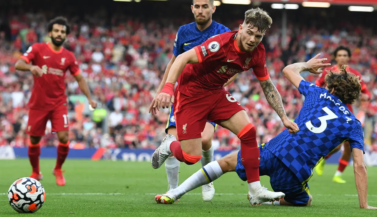 Harvey Elliott. Gelandang serang Inggris berusia 19 tahun yang sejak awal musim 2021/2022 bergabung dengan Liverpool usai dipromosikan dari tim Liverpool U-23 ini kini memiliki nilai pasar 35 juta euro atau setara Rp511 miliar. Ia masih menunggu debut bersama Timnas Inggris, dan hingga kini telah mengoleksi 5 caps bersama Timnas Inggris U-21 dengan torehan 2 assist. (AFP/Paul Ellis)
