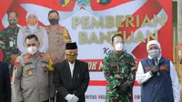 Pemprov Jawa Timur memberikan bantuan kepada Ponpes Gontor (Foto: Liputan6.com/Dian Kurniawan)